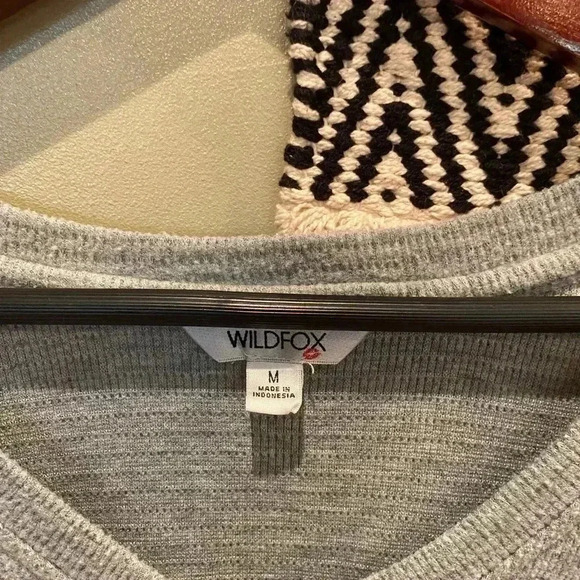 WILDFOX HALEY GRAY FUZZY LONG SLEEVE THERMAL TOP SIZE MEDIUM - Picture 3 of 6